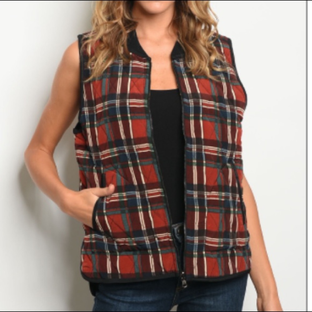 ❤️Burgundy and Green plaid vest❤️